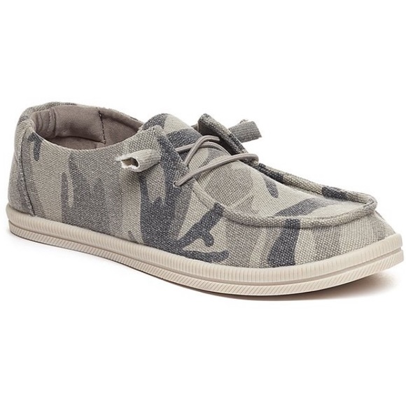 Rocket Dog Shoes - Rocket Dog Women’s Gray & Beige Camo Mellow Jack Slip-On Sneaker - Size 9
